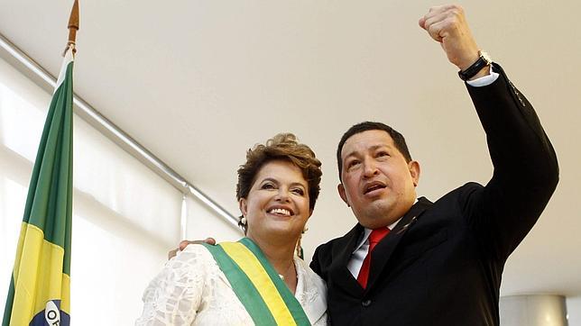 Chávez acepta la oferta de Rousseff para tratarse el cáncer en Brasil