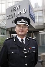 Uno de los detenidos por el escándalo de «News of the World» fue asesor de Scotland Yard