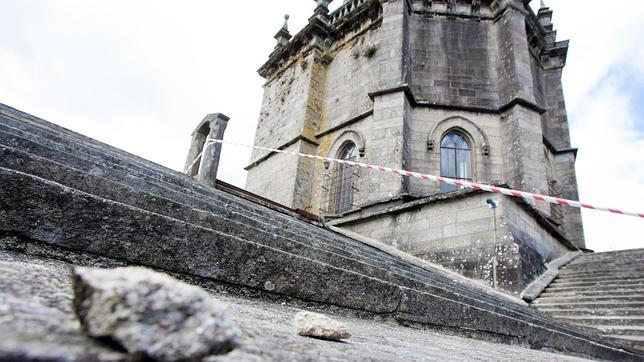 Se detectan desprendimientos en una torre de la Catedral