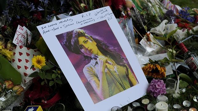 La muerte de Amy Winehouse dispara las ventas de su disco «Back to Black»