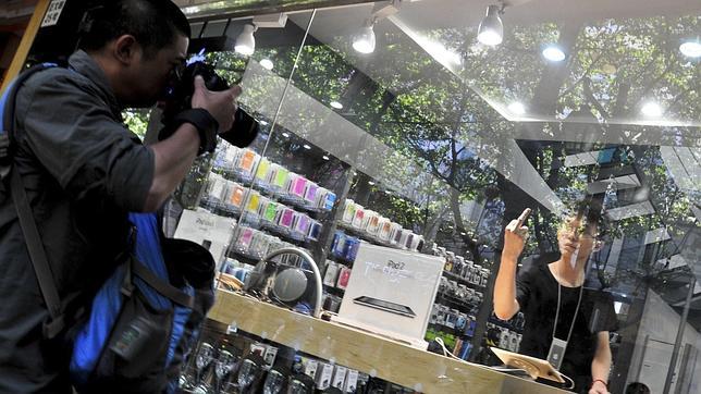 China cierra dos tiendas falsas de Apple