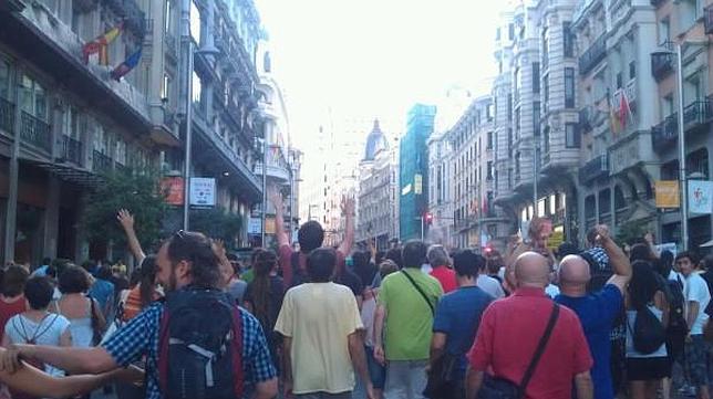 Los «indignados» cortan la Gran Vía