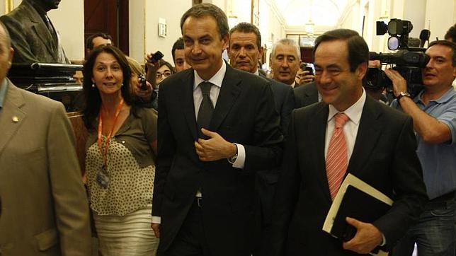 El 15-M cierra el paso a Zapatero