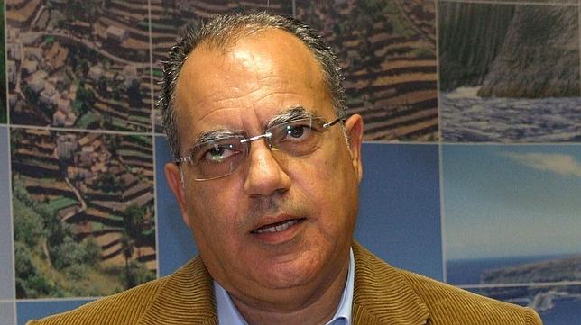 Curbelo cambia su sueldo de senador por los 5.512 euros del Cabildo