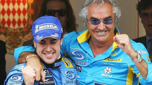 Briatore: «Alonso tiene que ganar un Mundial con Ferrari»