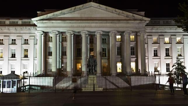 Standard &amp; Poor's rebaja la máxima nota a la deuda de EE.UU. por primera vez en su historia