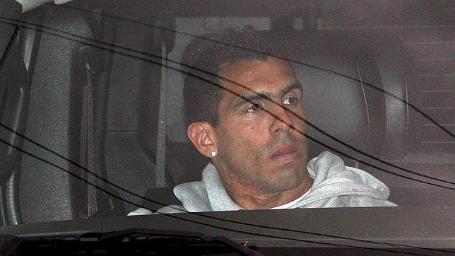 Tévez regresa a la «cara y lluviosa» Manchester