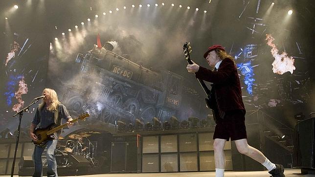 AC/DC lanzan un Monopoly y una colección de vino personalizados
