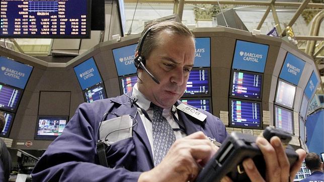 Prohibir las compras a corto no sirvió para frenar la sangría en las Bolsas hace tres años