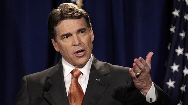 El republicano Perry anuncia su candidatura a las presidenciales antes del resultado de Iowa