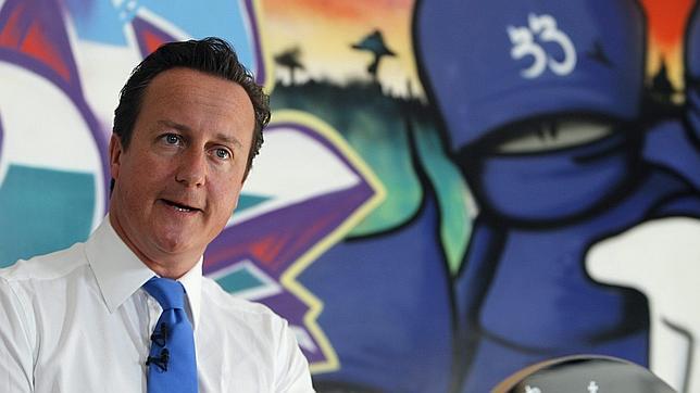 Cameron revisará las políticas de educación y prestaciones tras los disturbios de la semana pasada