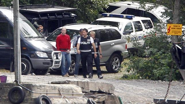 Breivik habló dos veces con la policía desde el teléfono de una de las víctimas