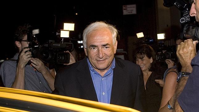 Strauss-Kahn saborea su primer día en libertad