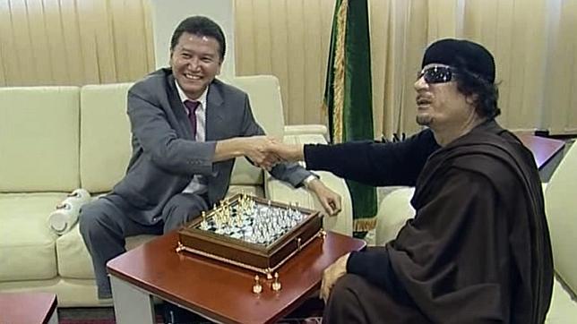 Kirsán Iliumzhínov: «Gadafi cree que no lo encontrarán nunca»