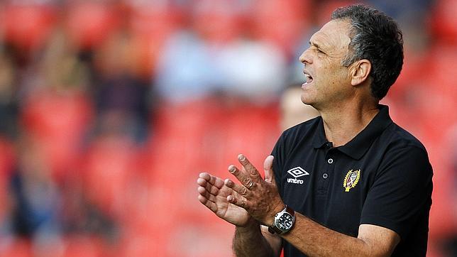 Amenazas e intentos de agresión en la aventura suiza de Joaquín Caparrós