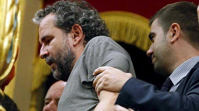 El juez dice que la protesta de Willy Toledo en el Congreso no fue delictiva