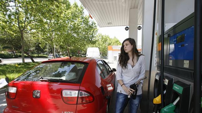 Los carburantes vuelven a subir ligeramente tras un mes de caídas