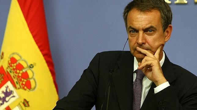 Zapatero no asiste al debate en el Senado y acude a Zarzuela a despachar con el Rey