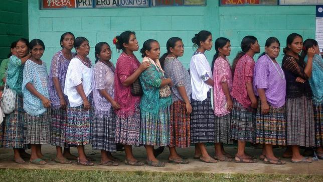 Pérez Molina y Baldizón pasan a la segunda vuelta electoral en Guatemala