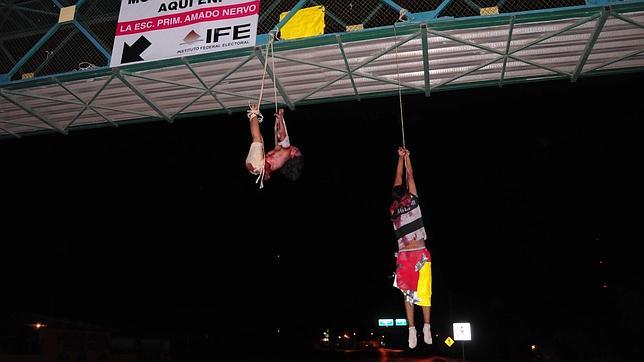 Matan y cuelgan a dos personas por denunciar a criminales en Internet