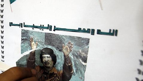 Gadafi afirma que su régimen no será derrocado porque «se basa en la voluntad del pueblo»