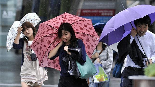 Al menos cuatro muertos por la llegada del tifón «Roke», que se acerca a Fukushima