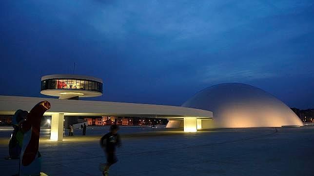 El Centro Niemeyer clausura su actividad por disputas políticas