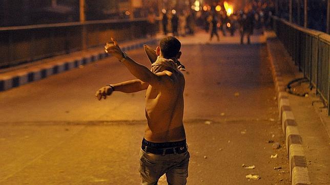 El Ejército egipcio lanzó cadáveres de manifestantes coptos al Nilo