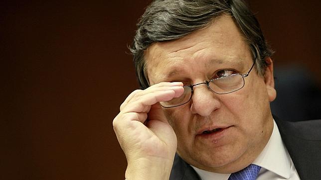 Barroso afirma que el conjunto de la UE debe ayudar a Grecia, no sólo la eurozona