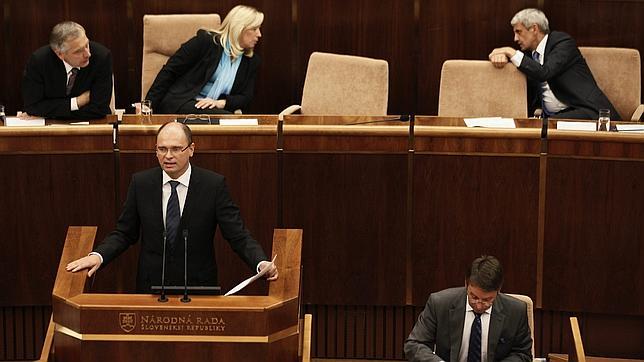 El Parlamento de Eslovaquia rechaza ampliar el fondo de rescate del euro