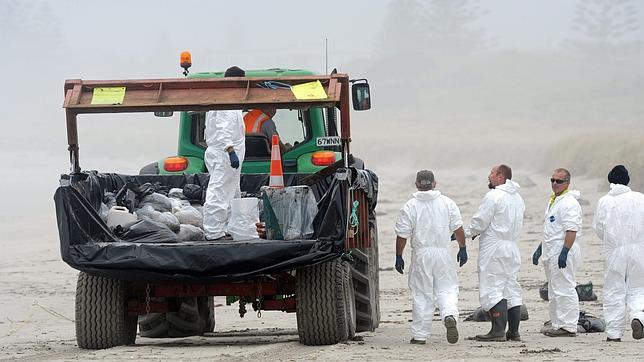 El mal tiempo extiende el vertido del «Rena» en Nueva Zelanda