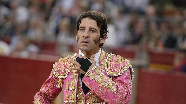 Los médicos luchan por salvar el globo ocular de Juan José Padilla