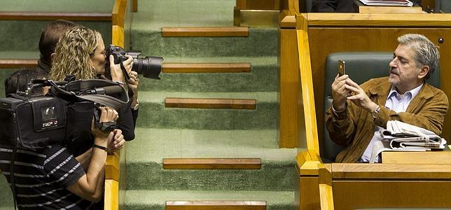Eguiguren invita al PP a acudir a la «conferencia de paz»: «No van a morder a nadie»