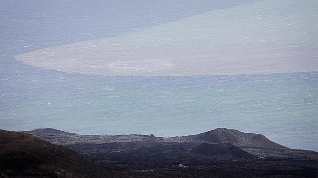 La isla de El Hierro se deforma cinco centímetros por los seísmos y el volcán