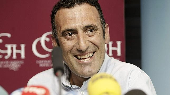 El gregario incombustible aparca la bicicleta