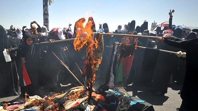 Quema de velos en Yemen contra Salé