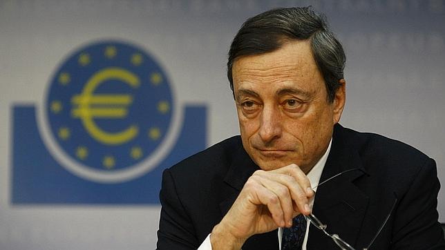 El BCE baja los tipos por sorpresa en su primera reunión con Draghi de presidente