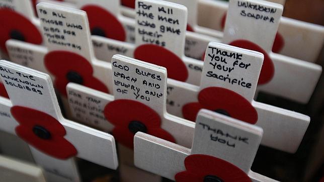 Inglaterra gana la batalla de las amapolas