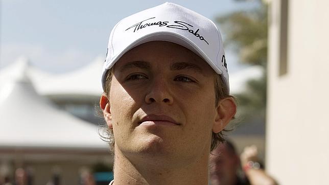 Rosberg renueva con Mercedes