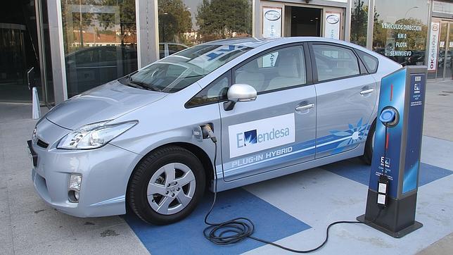 Los coches eléctricos se preparan para la recarga sin cables