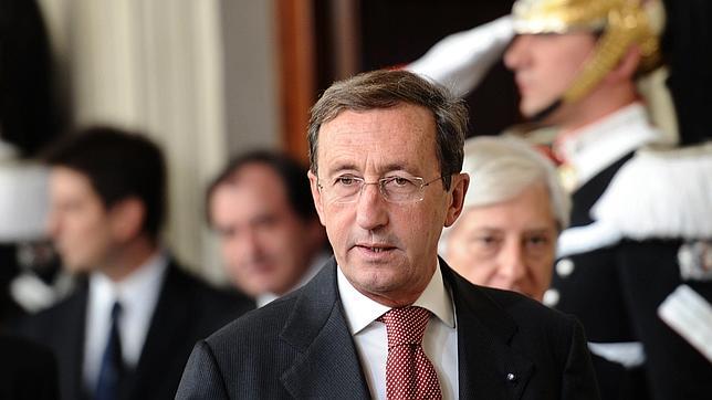 Fini asegura que el nuevo Gobierno solo «seguirá adelante» si tiene «el favor de los mercados»