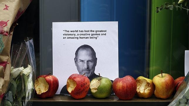 Steve Jobs quería crear un operador móvil de Apple