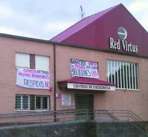 Los alumnos de Virtus abandonan su encierro sin conseguir la licencia