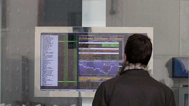 Italia coloca 7.500 millones en bonos pero paga un interés récord