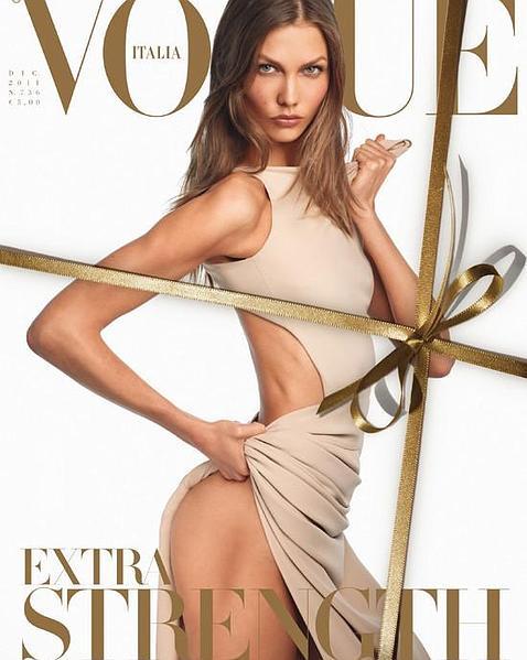 Karlie Kloss se desnuda en «Vogue Italia»
