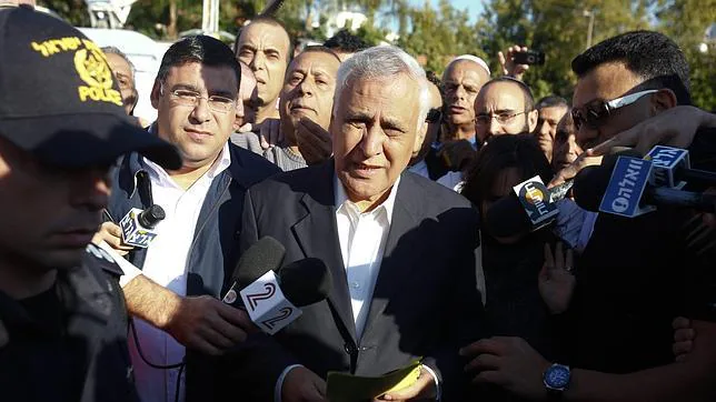 Expresidente israelí Moshé Katsav ingresa en prisión condenado por violación