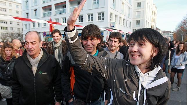 Dos dirigentes abertzales reclamados en España se manifiestan en Bayona sin ser detenidos