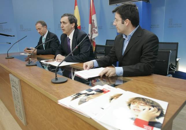 Las llamadas de ayuda de menores superan un 38% las recibidas en 2010