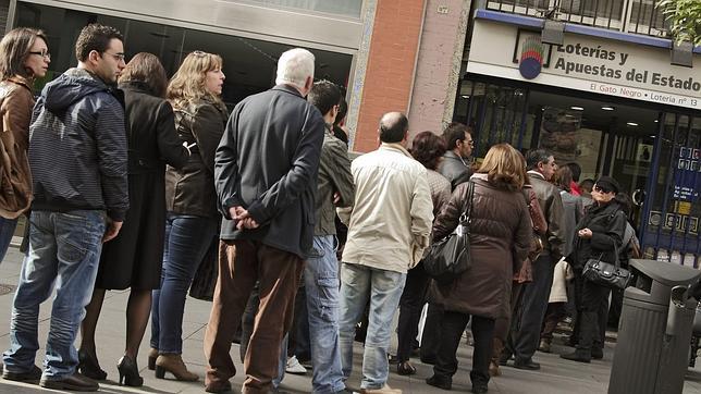 La compra de Lotería de Navidad empieza tarde pero se va animando