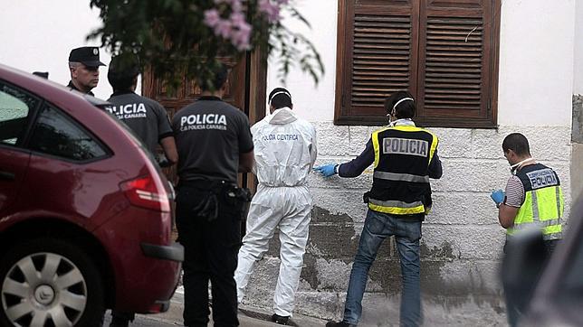Hallan los cadáveres de dos niños, a su padre herido y detienen a la madre